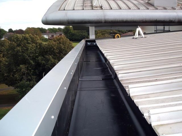 gutter-cleaning-3-kireth-ai